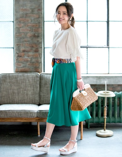 40代・アラフォー女性の服に似合う色・明るいきれい色で地味にならないバランスコーデ術 - Stylewish